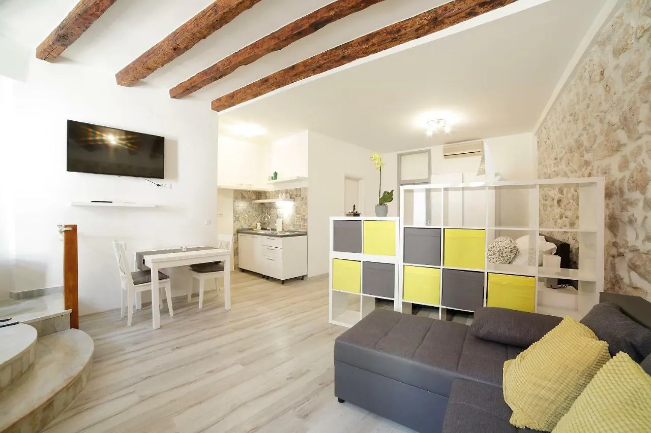 Zen Studio In Center Of Rovinj 0*,